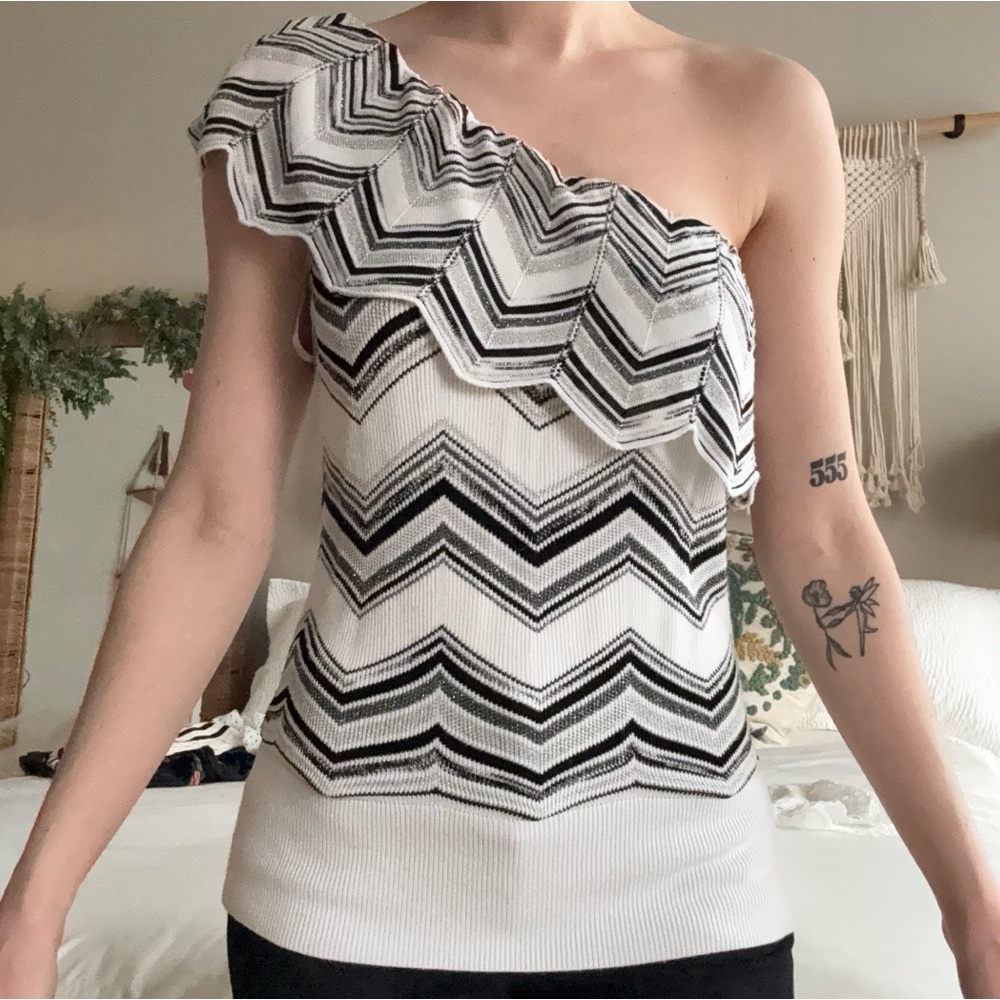 Y2K One Shoulder Ruffle Top - Picture 3 of 6